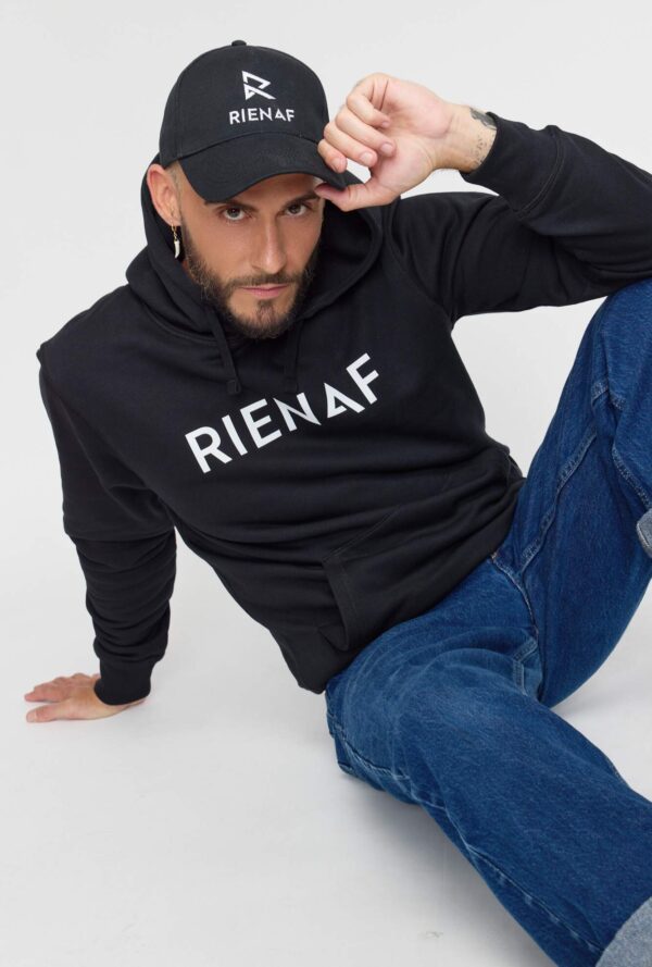 rienaf laura laune casquette impassible